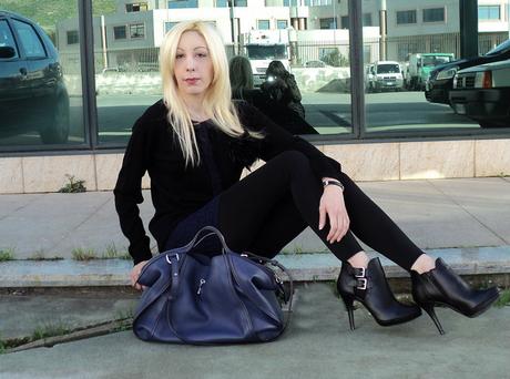 Blu e Nero insieme per un Look Chic Blu e Nero insieme per un Look Chic