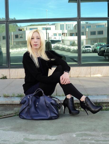 Blu e Nero insieme per un Look Chic Blu e Nero insieme per un Look Chic