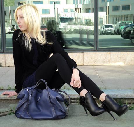 Blu e Nero insieme per un Look Chic Blu e Nero insieme per un Look Chic