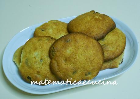 Biscotti con Banana e Uvetta e buona Festa della Donna (con ironia)