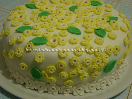 Torta a scacchi decorata con fiori in pasta di zucchero