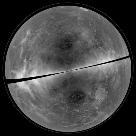 La proiezione dei dati radar raccolti nel 2012. Venere si mostra in dettaglio con montagne, crinali e vallate. Crediti: B. Campbell, Smithsonian, et al, NRAO / AUI / NSF, Arecibo.