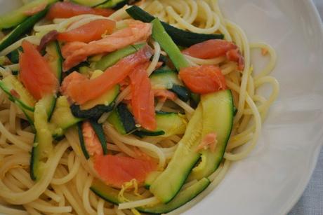 Spaghetto con zucchine, trota affumicata e limone