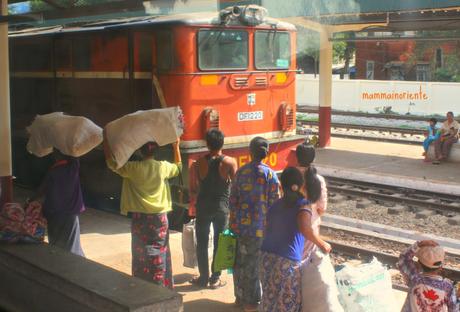 Nel vivo della Birmania salendo sul Circular Train di Yangon