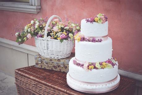 LOVE IS A VINTAGE CHIC WEDDING PIC-NIC