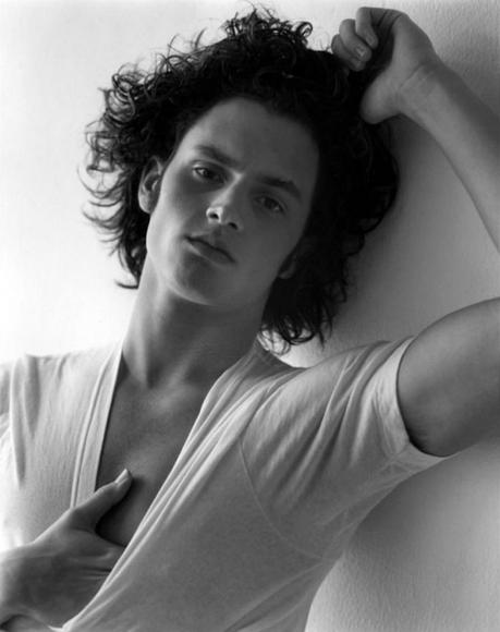 Abercrombie Fitch Picture Penn Badgley 800x1009 See Abercrombie & Fitchs volti più famosi