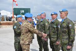 Libano/ Il Generale Del Col consegna la medaglia commemorativa della missione ONU ai contingenti Finlandesi e Irlandesi