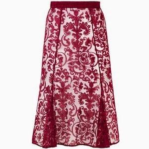 Looks: midi skirts