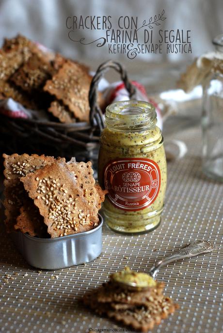 Cracker di segale, kefir e senape rustica | Rye crackers with kefir and rustic mustard