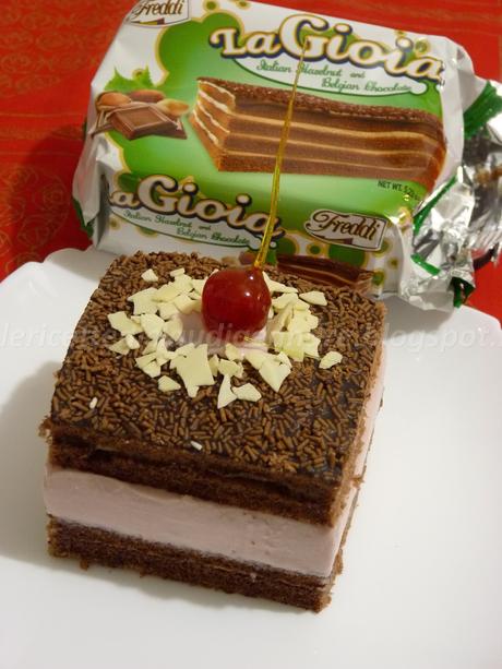 Torta monoporzione con mousse all'amarena con La Gioia alle nocciole Freddi