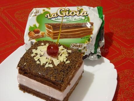 Torta monoporzione con mousse all'amarena con La Gioia alle nocciole Freddi