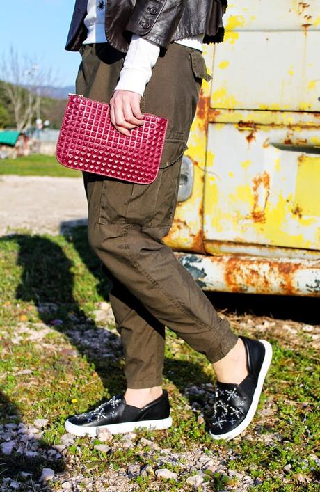 Outfit: cargo pants, felpa con perline e slip on Zara Outfit: cargo pants, felpa con perline e slip on Zara