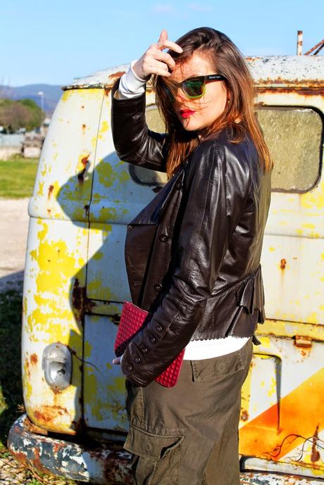 Outfit: cargo pants, felpa con perline e slip on Zara Outfit: cargo pants, felpa con perline e slip on Zara