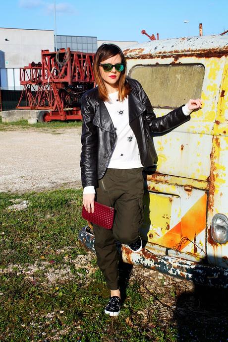 Outfit: cargo pants, felpa con perline e slip on Zara Outfit: cargo pants, felpa con perline e slip on Zara