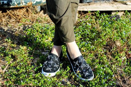 Outfit: cargo pants, felpa con perline e slip on Zara Outfit: cargo pants, felpa con perline e slip on Zara