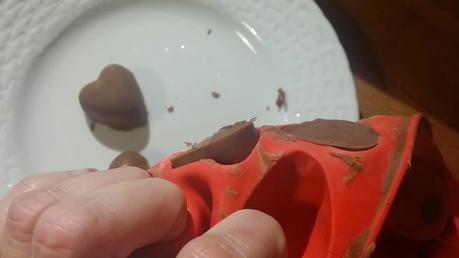 Cioccolatini simil Reese's....cioccolato al latte con un cuore di burro d'arachidi e digestive