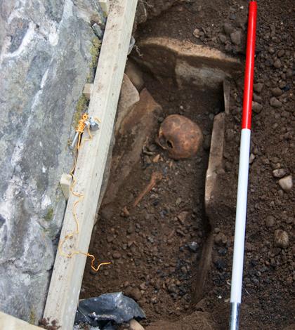 Una sepoltura medioevale trovata in Galles