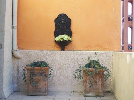 Villefranche lavabo fleurs