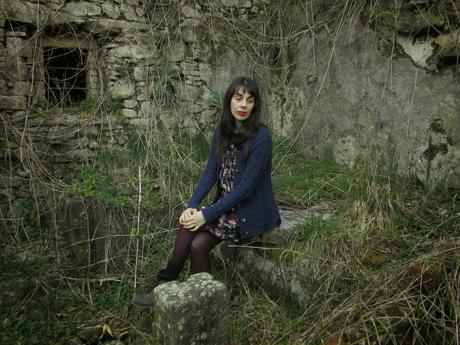 Lieux solitaires // la sorcière à l'intérieur du moulin abandonné