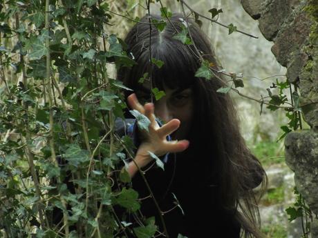 Lieux solitaires // la sorcière à l'intérieur du moulin abandonné