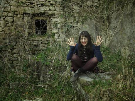 Lieux solitaires // la sorcière à l'intérieur du moulin abandonné