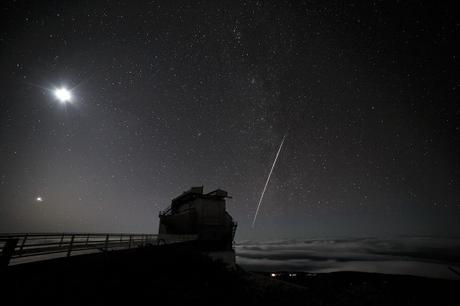 Scatto fotografico alla scia della ISS da parte del gruppo di astronomi del TNG. Le foto sono state inviate a Samantha Cristoforetti. Crediti: FGG-TNG.