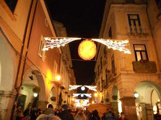 Natale a Cava dei Tirreni, tra stand e decorazioni