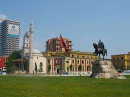 Trenta destinazioni in pillole: Tirana
