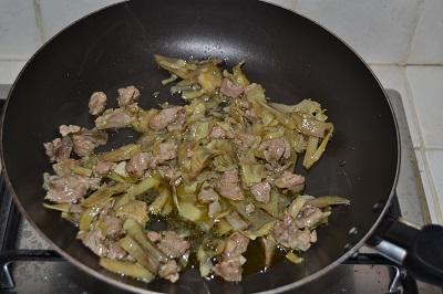 carciofi e abbacchio a dadini