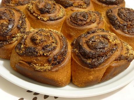 Torta di rose alla nutella e mandorle con lievito madre