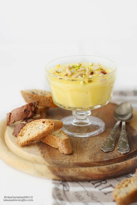 Crema ai fiori di arancio con mandorle, pinoli e pistacchi