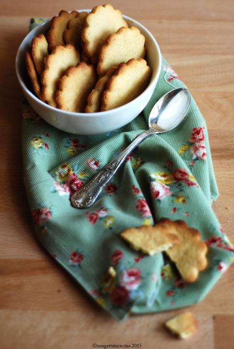 Biscotti croccanti con farina di ceci e riso | Crunchy cookies with chickpea and rice flour