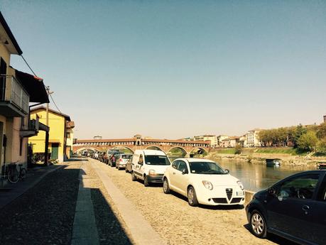 PAVIA. Molto scontento per la gestione dei parcheggi sulle due rive del Ticino ma il Comune tira dritto.