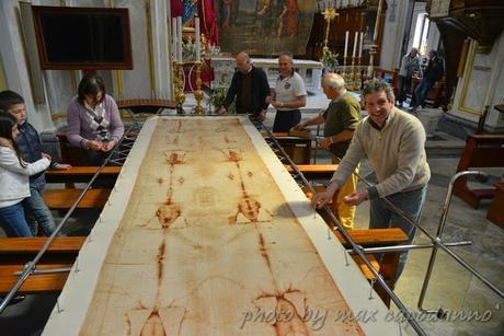 SACRA SINDONE: a Positano Ostensione della riproduzione del sacro telo