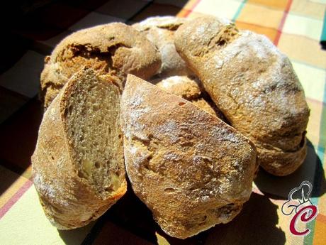 Pane nero di grano duro di Castelvetrano alle noci: ricordi, sogni, desideri e richiami di palati presenti e non