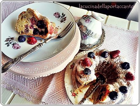 Torta con frutti di bosco e fragole senza latticini  / Cake with berries and strawberries without dairy products