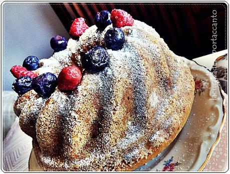 Torta con frutti di bosco e fragole senza latticini  / Cake with berries and strawberries without dairy products