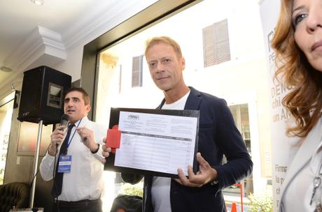 Rocco Siffredi firma la petizione