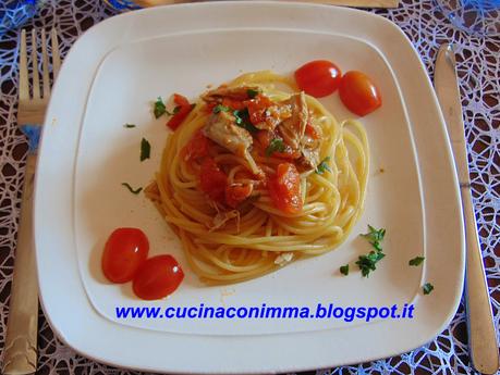 SPAGHETTI GRAPPA , TONNO E POMODORINI