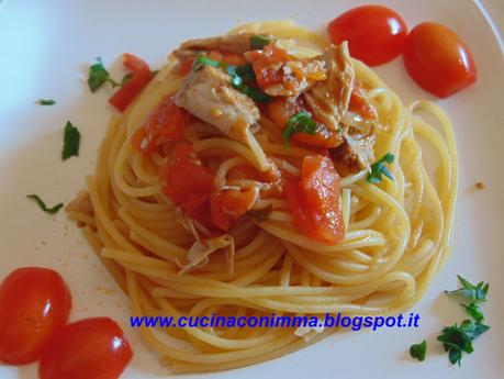 SPAGHETTI GRAPPA , TONNO E POMODORINI