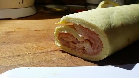 Pasticceria salata # 6: Rotolo di pasta biscotto salato con salmone e gamberetti in salsa rosa (ricetta bimby)