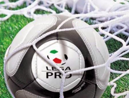 Lega Pro, 12 punti di penalizzazione alla Reggina e -8 anche al Novara Lega Pro, 12 punti di penalizzazione alla Reggina e -8 anche al Novara