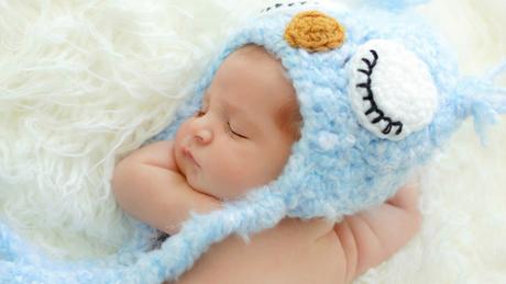 baby_sleeping_hat_blue-1600x900