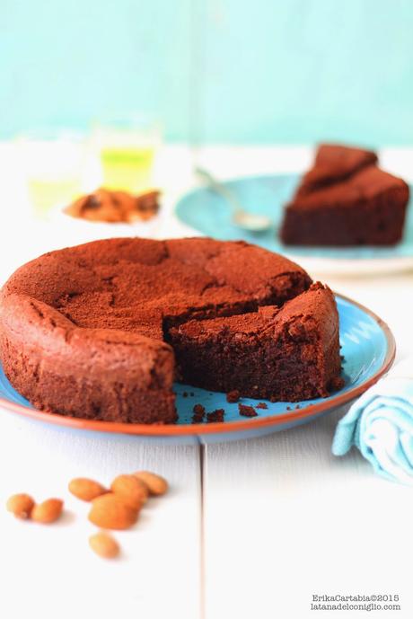 Torta al cioccolato, mandorle e liquore (come una caprese)