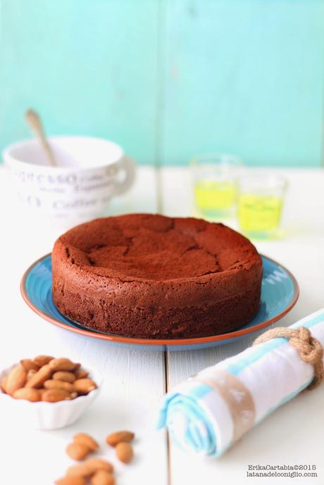 Torta al cioccolato, mandorle e liquore (come una caprese)