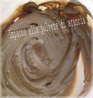 Impacco alla polvere di arancia per capelli vaporosi