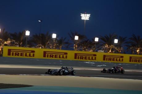 F1 GP Bahrain. Hamilton in pole, prima fila per Vettel