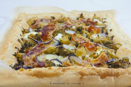 Torta salata broccoli, pancetta e stracchino / Puff pastry tart with broccoli, bacon and stracchino cheese