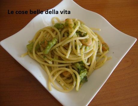 Spaghetti con broccoli e gamberetti