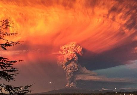 Cile: allarme rosso, erutta il vulcano Calbuco, inattivo da 42 anni